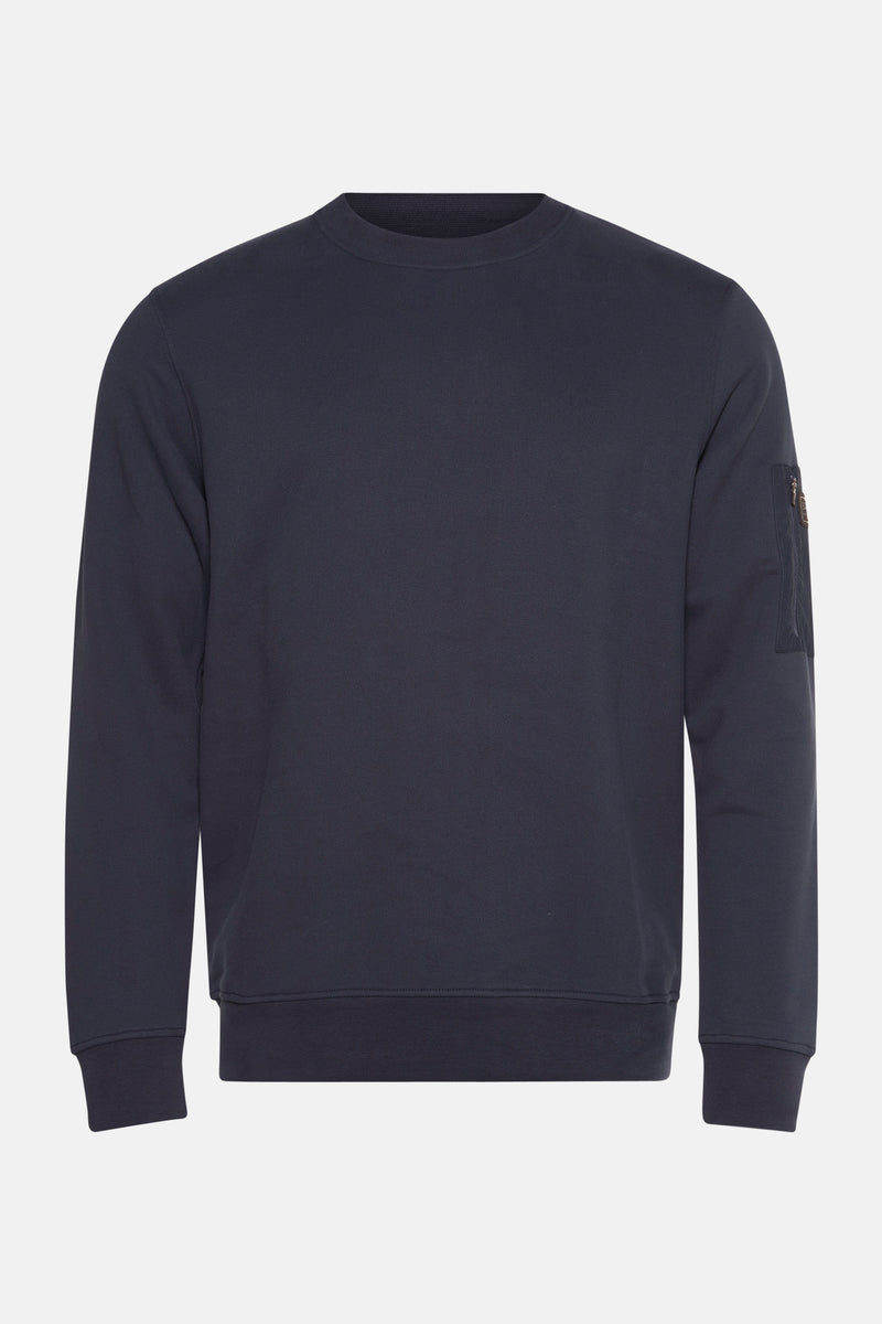 Donkerblauwe trui van BARBOUR, met een zak met rits op de mouw.