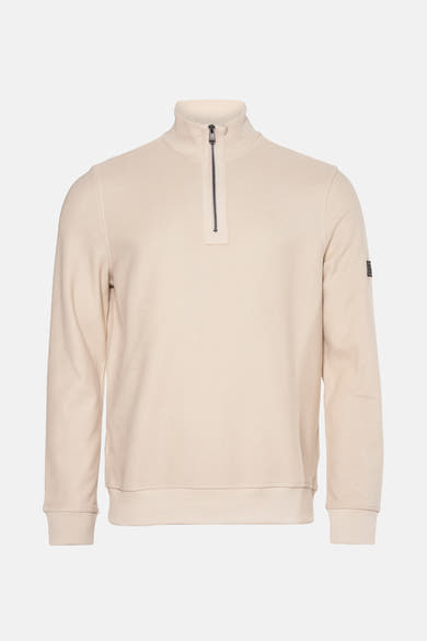 Beige trui met opstaande kraag van BARBOUR International met zichtbare ritssluiting aan de voorkant.