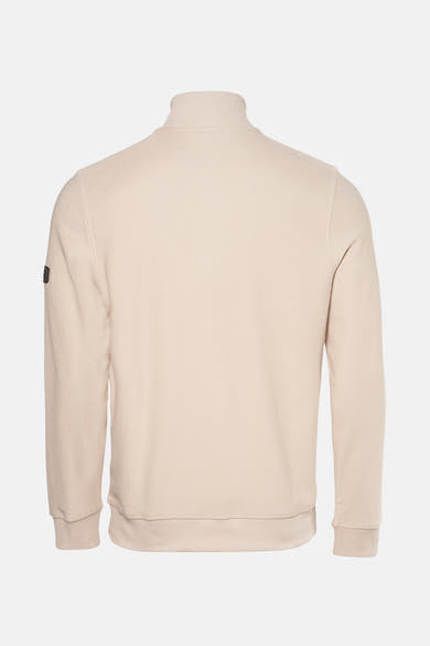Beige sweater met opstaande kraag van BARBOUR, achteraanzicht, met een geribde kraag en lange mouwen.