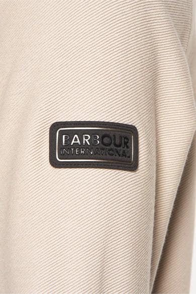 Beige sweater met opstaande kraag van Barbour International, met een geribbelde textuur.