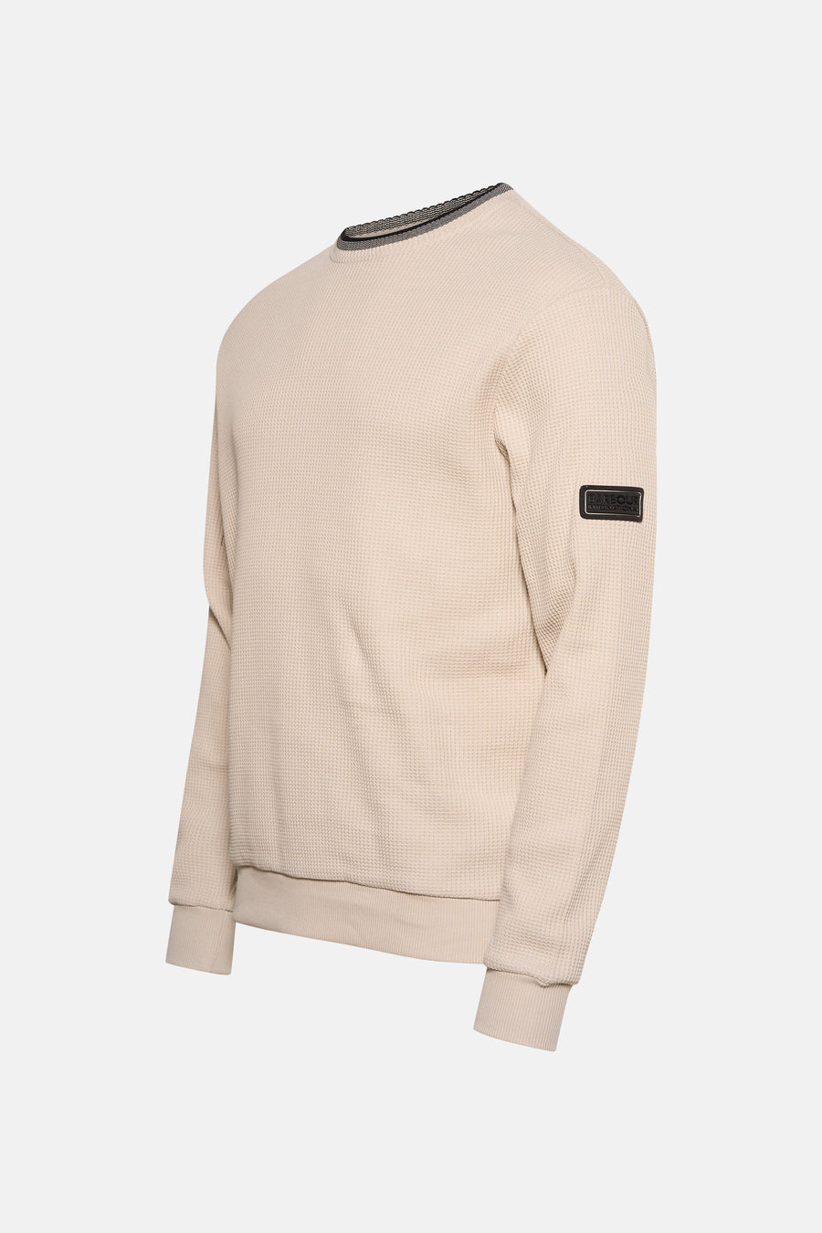 Sweat col rond écru de BARBOUR, en maille gaufrée texturée avec logo sur la manche.