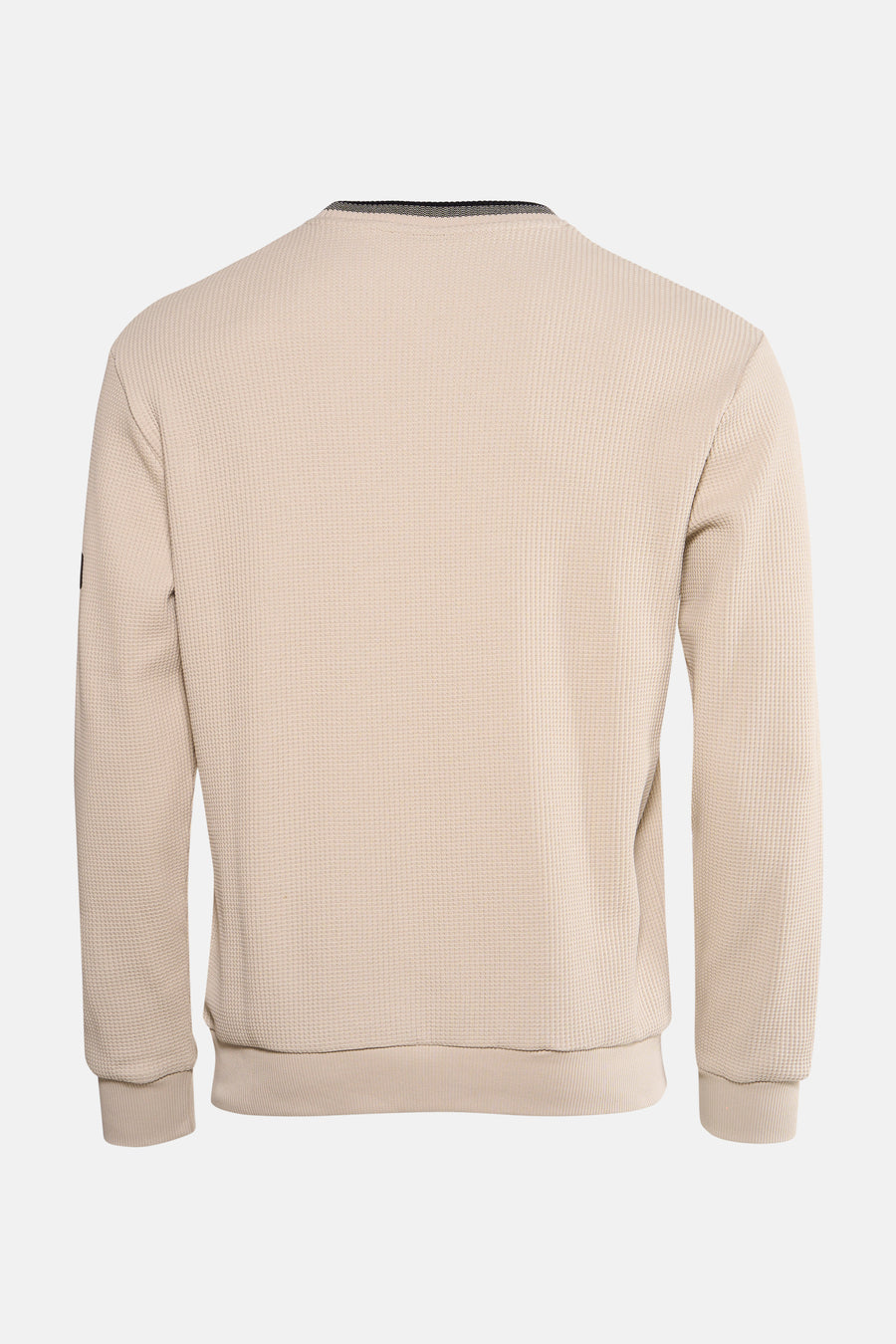Sweat écru de BARBOUR, texture gaufrée, détails côtelés à l'ourlet et aux poignets, vue de dos.
