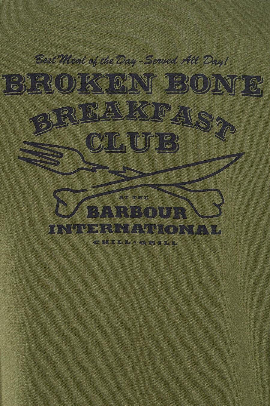 Groene trui met lange mouwen van Barbour, met een grafische print 'Broken Bone Breakfast Club' op de voorkant.