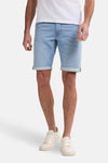 Short en denim bleu clair de Petrol Industries®, avec ourlets retroussés et poches visibles.