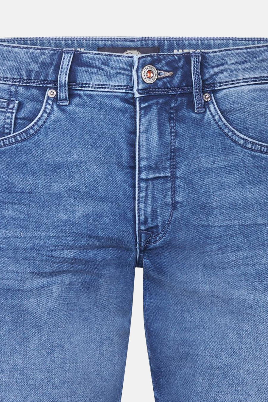 Korte donkerblauwe spijkerbroek van Petrol Industries®, met gemarkeerde knoopsluiting en voorzakken.