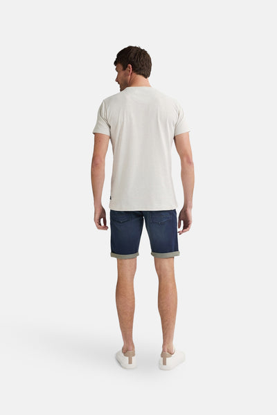Short en jean bleu foncé de Petrol Industries, avec ourlet retroussé et poches arrière.