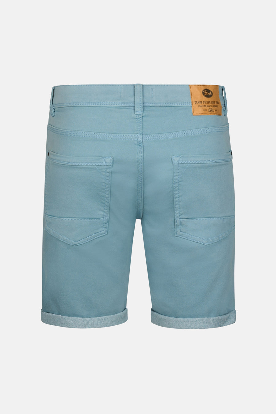 Short bleu de Petrol Industries®, avec poches arrières et ourlets repliés.