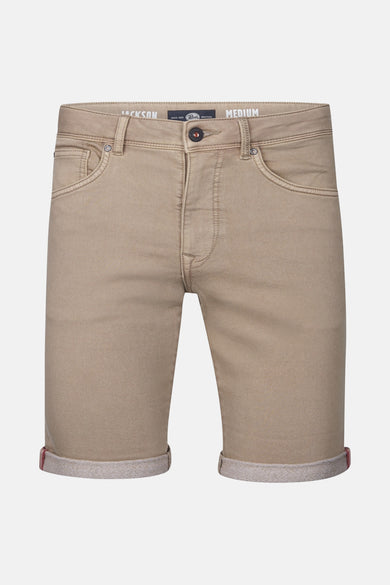 Korte beige short van Petrol Industries, met omgeslagen zomen en zichtbare stikseldetails.