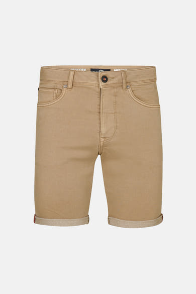 Korte beige short van Petrol Industries, met omgeslagen zomen en zakdetails.