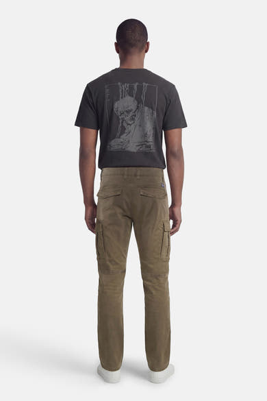 Pantalon cargo vert de Petrol Industries®, avec poches cargo latérales et coupe droite.