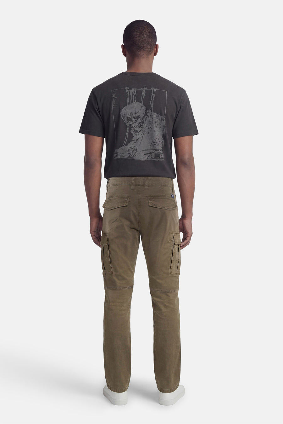 Pantalon cargo vert de Petrol Industries®, avec poches cargo latérales et coupe droite.