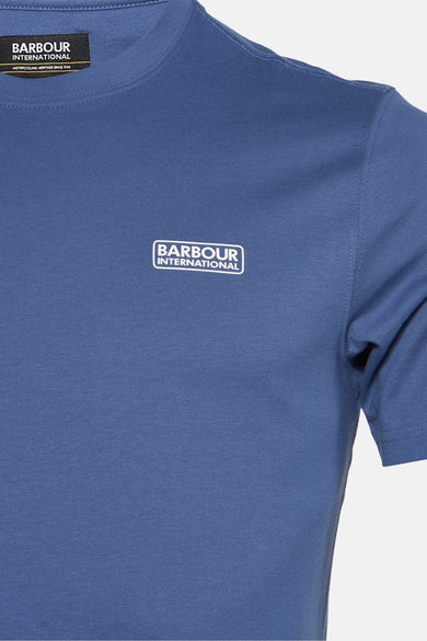 T-shirt bleu à manches courtes de Barbour International, avec logo carré sur la poitrine.