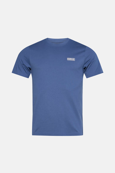 T-shirt bleu à manches courtes de BARBOUR, avec un petit logo rectangulaire sur la poitrine.