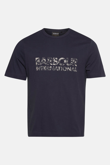 Donkerblauwe T-shirt met korte mouwen van Barbour, met een decoratief lettertypepatroon op de voorkant.