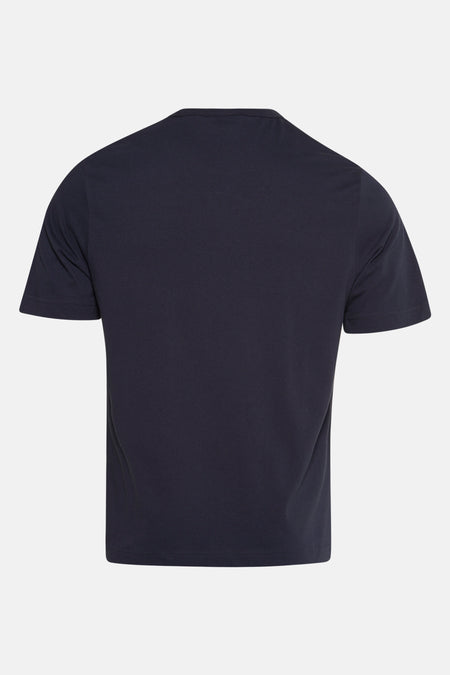 Donkerblauwe T-shirt met korte mouwen van Barbour, achterkant op lichte achtergrond.