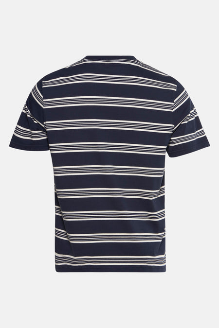 Blauw T-shirt met korte mouwen van Barbour, met witte horizontale strepen, achterkant.