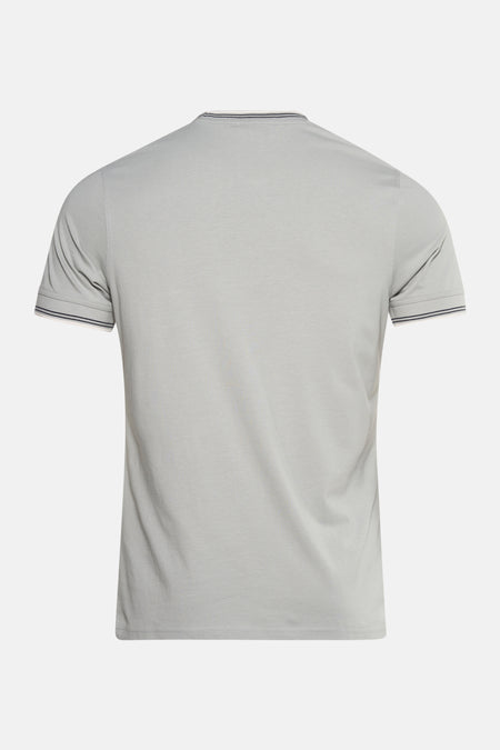 Grijze T-shirt met korte mouwen van Barbour, met gestreepte afwerking aan de kraag en mouwen, achterzijde.