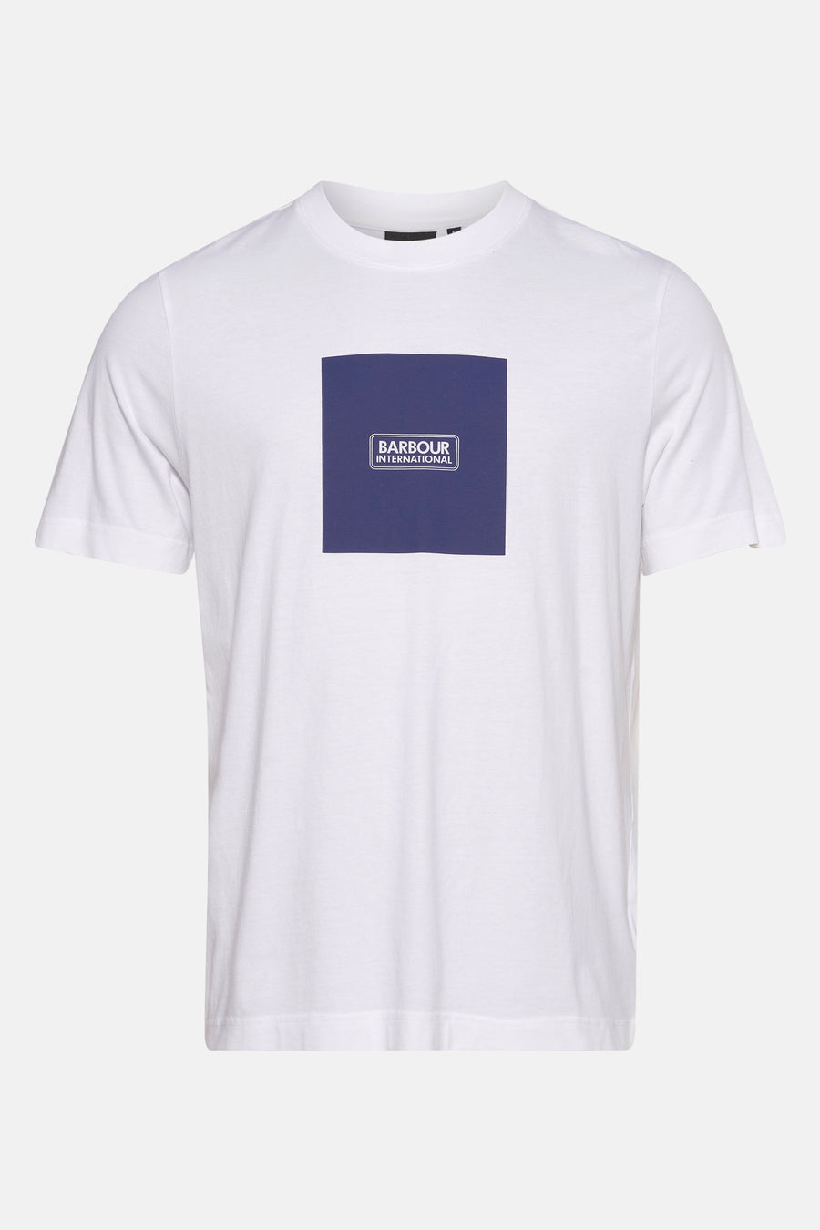 T-shirt blanc à manches courtes de BARBOUR, avec un logo carré bleu marine sur la poitrine.