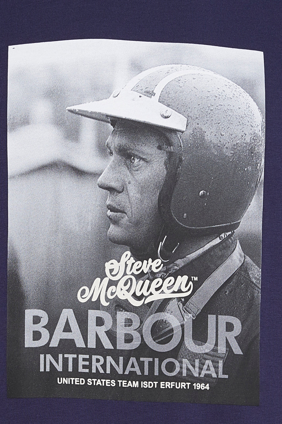 T-shirt bleu à manches courtes de Barbour, avec imprimé Steve McQueen en noir et blanc.