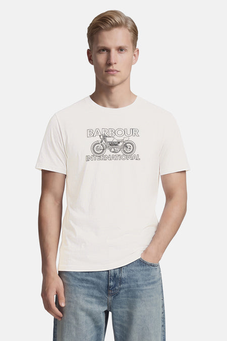 Wit T-shirt met korte mouwen van BARBOUR met motorafbeelding en de tekst "BARBOUR INTERNATIONAL".