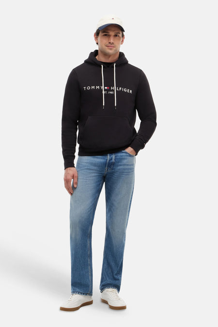 Sweat noir de TOMMY JEANS avec logo blanc, cordon de serrage et poche kangourou.