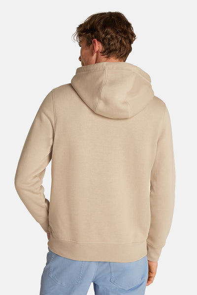 Sweat beige à capuche de TOMMY HILFIGER, vu de dos, porté avec un pantalon bleu clair.
