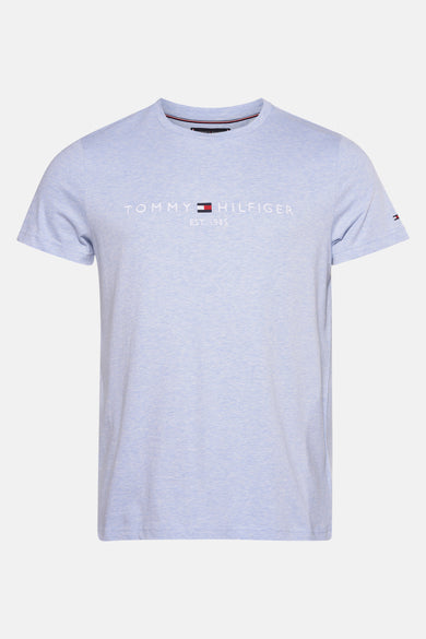 T-shirt bleu à manches courtes de TOMMY HILFIGER avec le logo de la marque sur le devant.