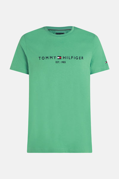 Groen T-shirt met korte mouwen van TOMMY HILFIGER, met opdruk van het logo op de voorkant en de iconische vlag op de mouw.