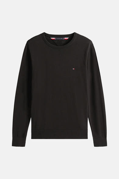 Zwarte trui met ronde hals van Tommy Hilfiger, met een klein discreet logo op de borst.
