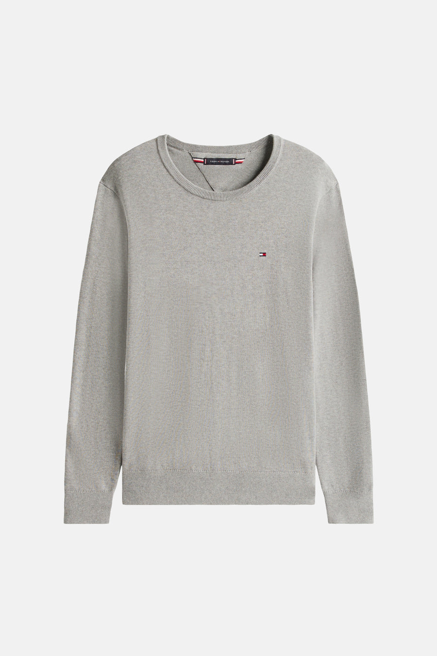 Pull à col rond gris par Tommy Hilfiger, en tricot de maille fine, avec logo discret sur la poitrine.
