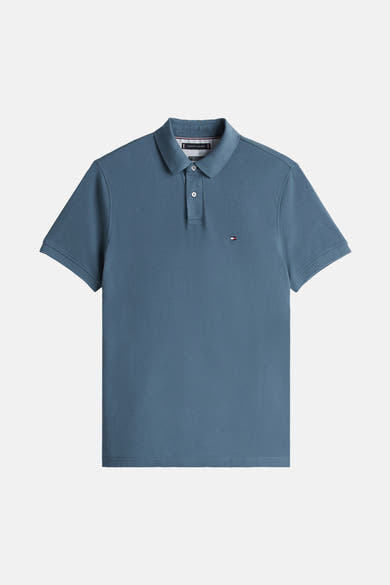 Polo blauw met korte mouwen van TOMMY HILFIGER, met discreet logo op de borst.