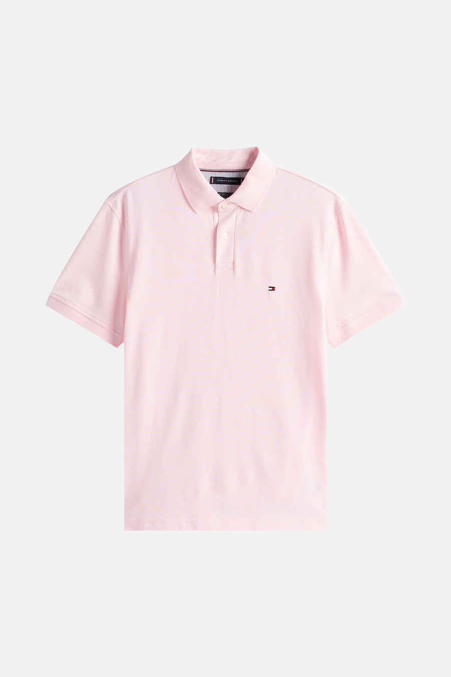Polo à manches courtes rose de TOMMY HILFIGER, uni avec logo distinctif sur la poitrine.