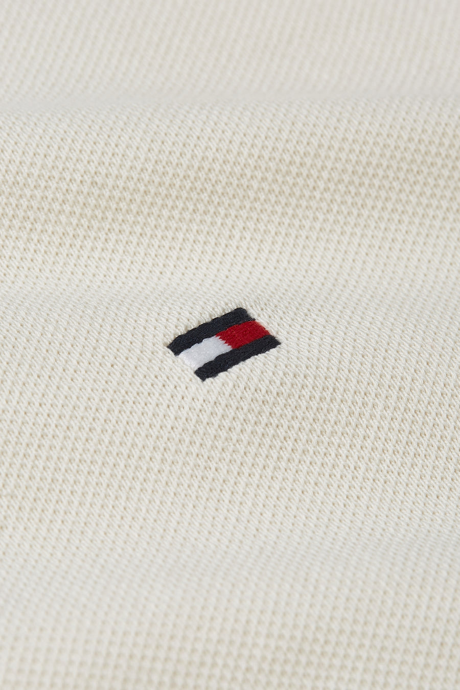 Polo-shirt in korte mouwen van TOMMY HILFIGER, met een discreet logo op de borst.