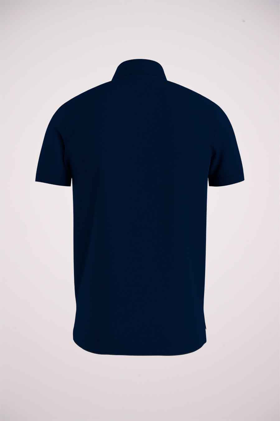 Polo bleu marine de Tommy Hilfiger, avec des manches courtes et un col classique.