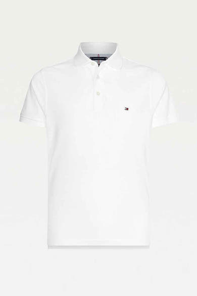 Wit Tommy Hilfiger poloshirt, met een gestreepte kraag en een subtiel logo op de borst.