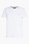 Wit T-shirt met korte mouwen van TOMMY HILFIGER, met een klein vlaglogo op de borst.