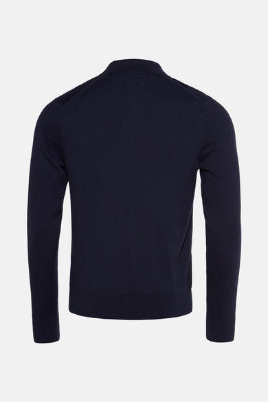 Blauwe trui van TOMMY HILFIGER, met schouderstukken en polokraag.