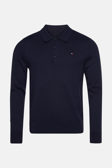 Marineblauwe gebreide trui van Tommy Hilfiger met polokraag en discreet logo op de borst.