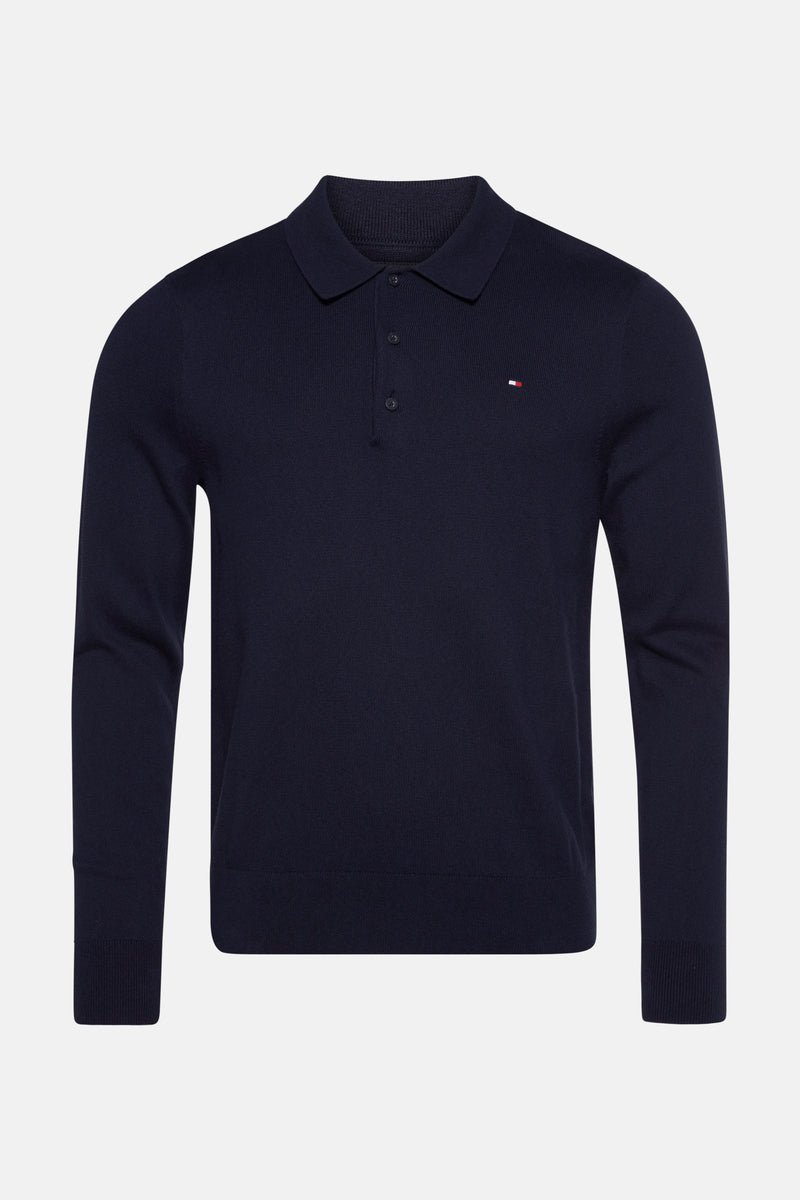 Marineblauwe gebreide trui van Tommy Hilfiger met polokraag en discreet logo op de borst.