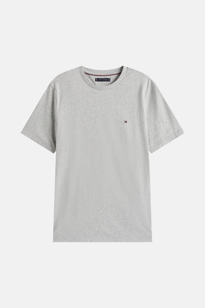 T-shirt gris à manches courtes de TOMMY HILFIGER, avec un petit logo sur la poitrine.