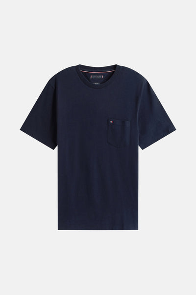T-shirt à manches courtes bleu marine de Tommy Hilfiger, avec poche poitrine et logo drapeau.