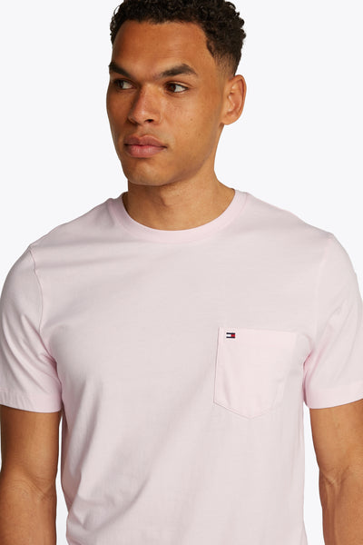 Roze T-shirt met korte mouwen van TOMMY HILFIGER met borstzak met logo.