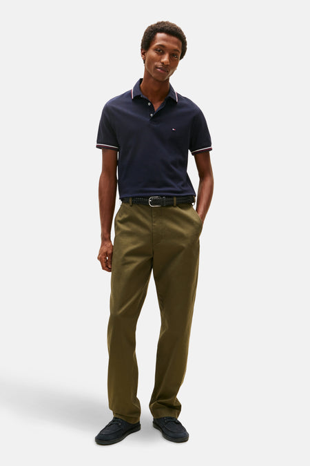 Donkerblauwe poloshirt van pique van Tommy Hilfiger, met contrasterende strepen op de kraag en mouwen.