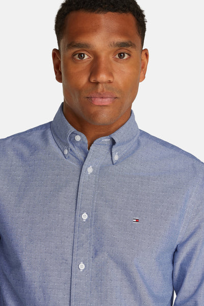 Blauw overhemd met lange mouwen en patroon, van TOMMY HILFIGER, met witte knopen en logo op de borst.