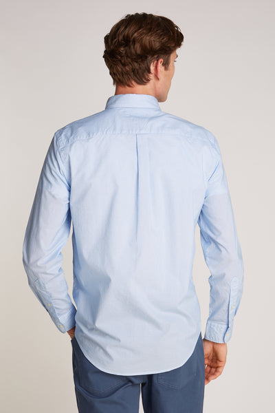 Chemise à manches longues bleue de TOMMY HILFIGER, motif texturé subtil, coupe ajustée, vue de dos.