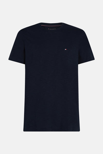 T-shirt à manches courtes bleu foncé de Tommy Hilfiger, avec un petit logo sur la poitrine.