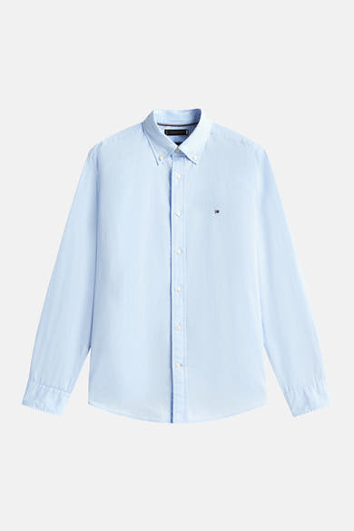 Chemise à manches longues bleue de TOMMY HILFIGER, avec une coupe classique et une texture subtile.