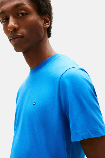 Blauw T-shirt met korte mouwen van Tommy Hilfiger, met een logo aan de linkerkant.