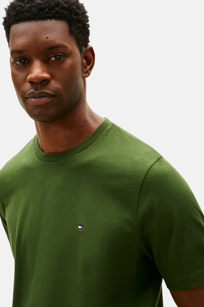 Groen T-shirt met korte mouwen van TOMMY HILFIGER, met een discreet logo op de borst.