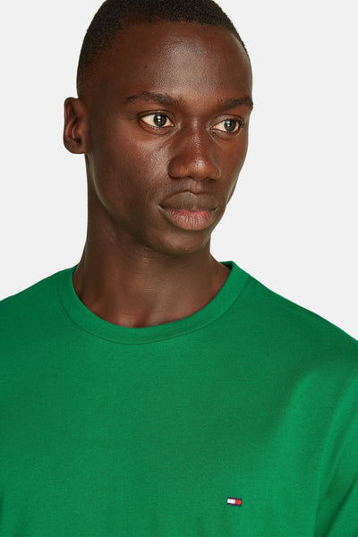 T-shirt vert à manches courtes de Tommy Hilfiger, avec petit logo discret.